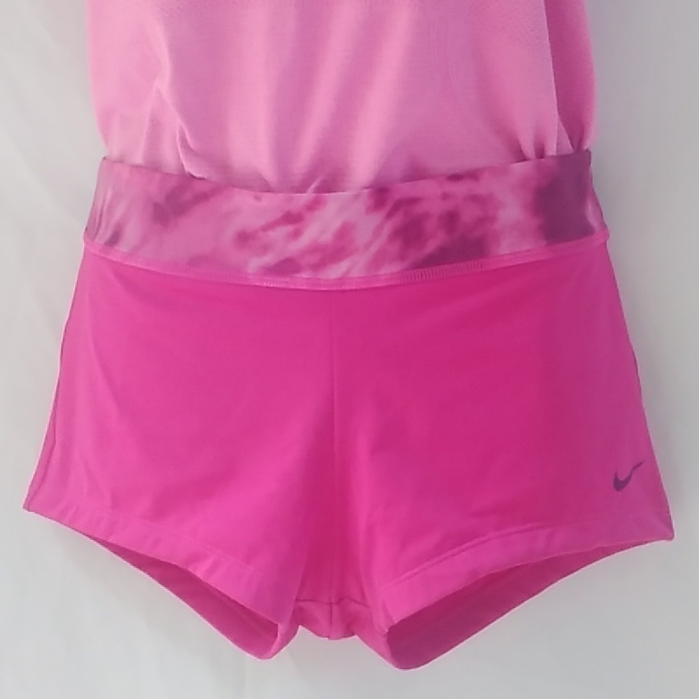 2/25 NIKE Hot Pink Women Athletic Shorts 1.5" Inseam Sz M 8-10 Ombre Waistband